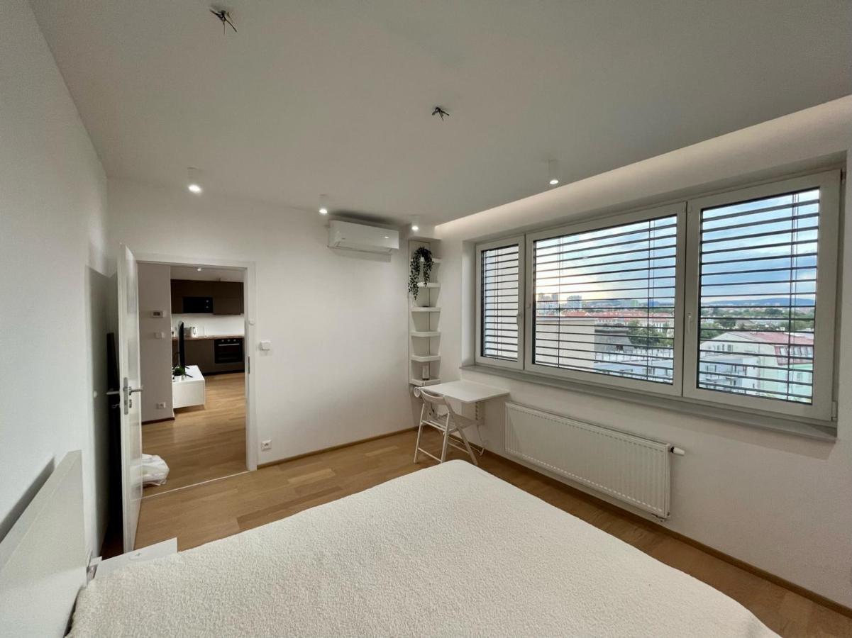 Brno City Center Apartment With Parking And A Big Terrace Екстериор снимка